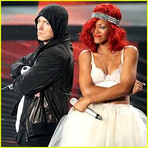 Rihanna and Eminim Love the Way You Lie