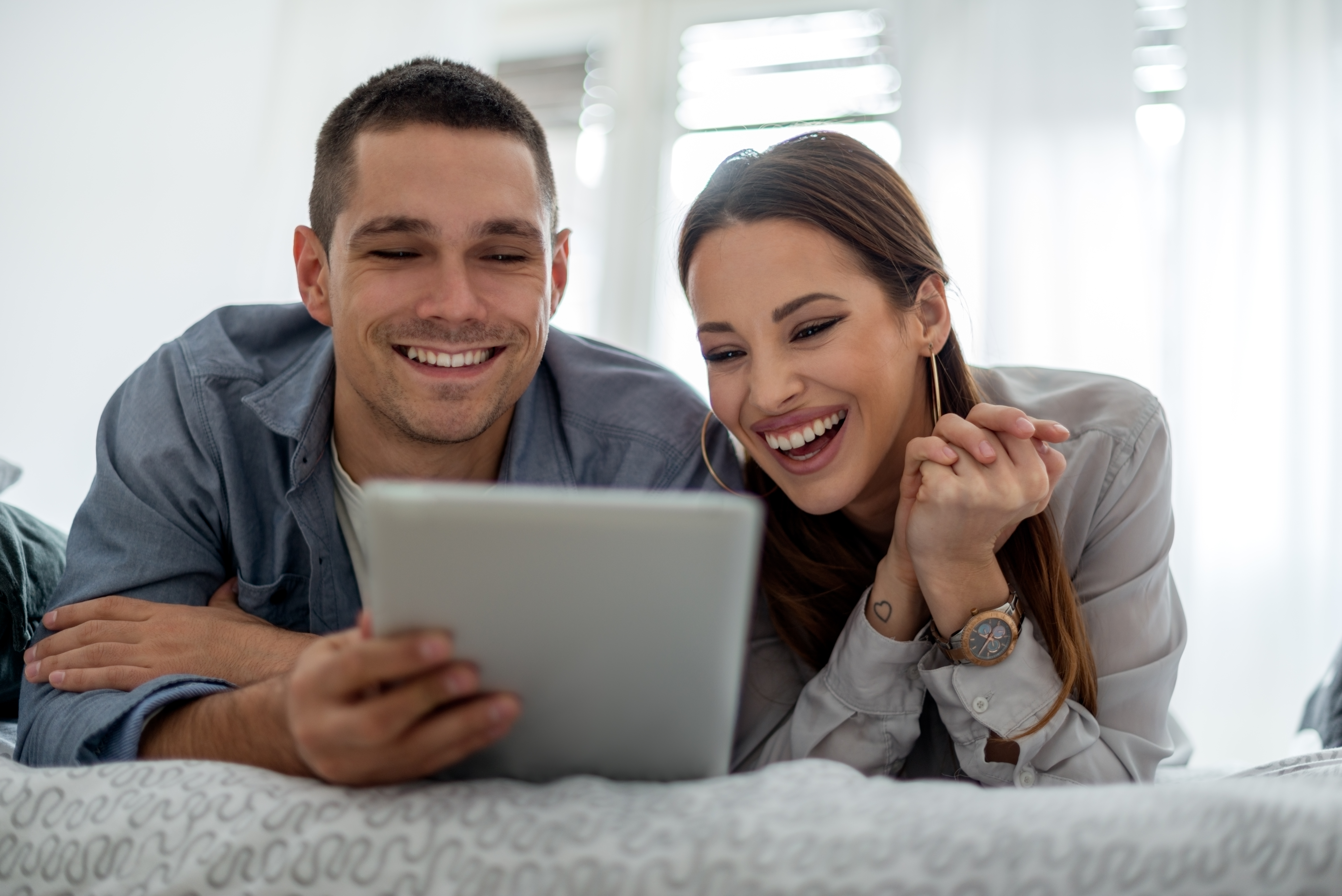 Couple learning with the PAIRS Yodi app